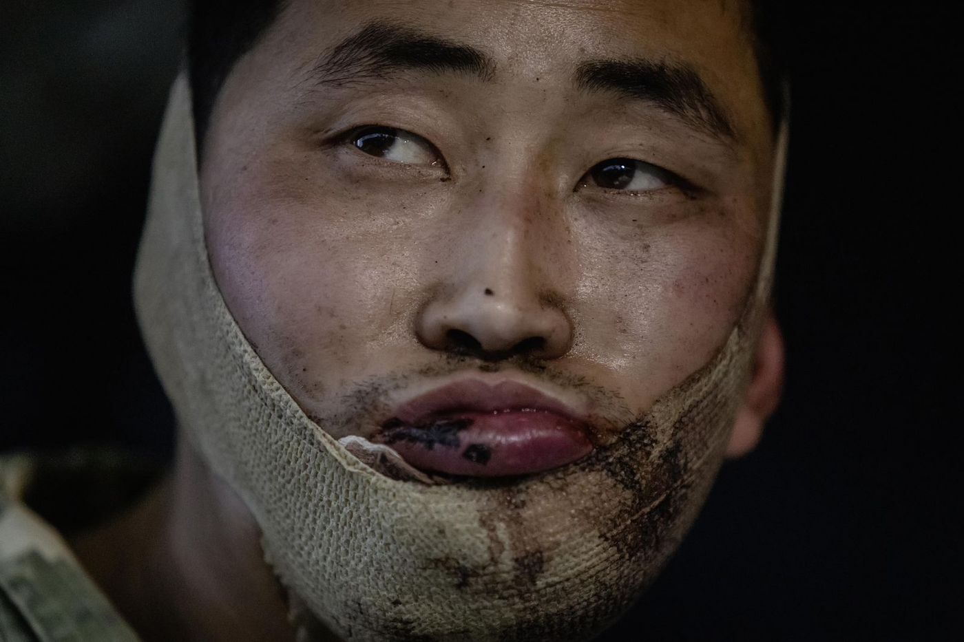 11일(현지시간) 볼로디미르 젤렌스키 우크라이나 대통령이 러시아에 파병된 북한군 병사 2명을 생포했다고 밝혔다. 사진은 젤렌스키 대통령이 공개한 북한 군인. 2025.01.11/ (젤렌스키 대통령 X 갈무리)