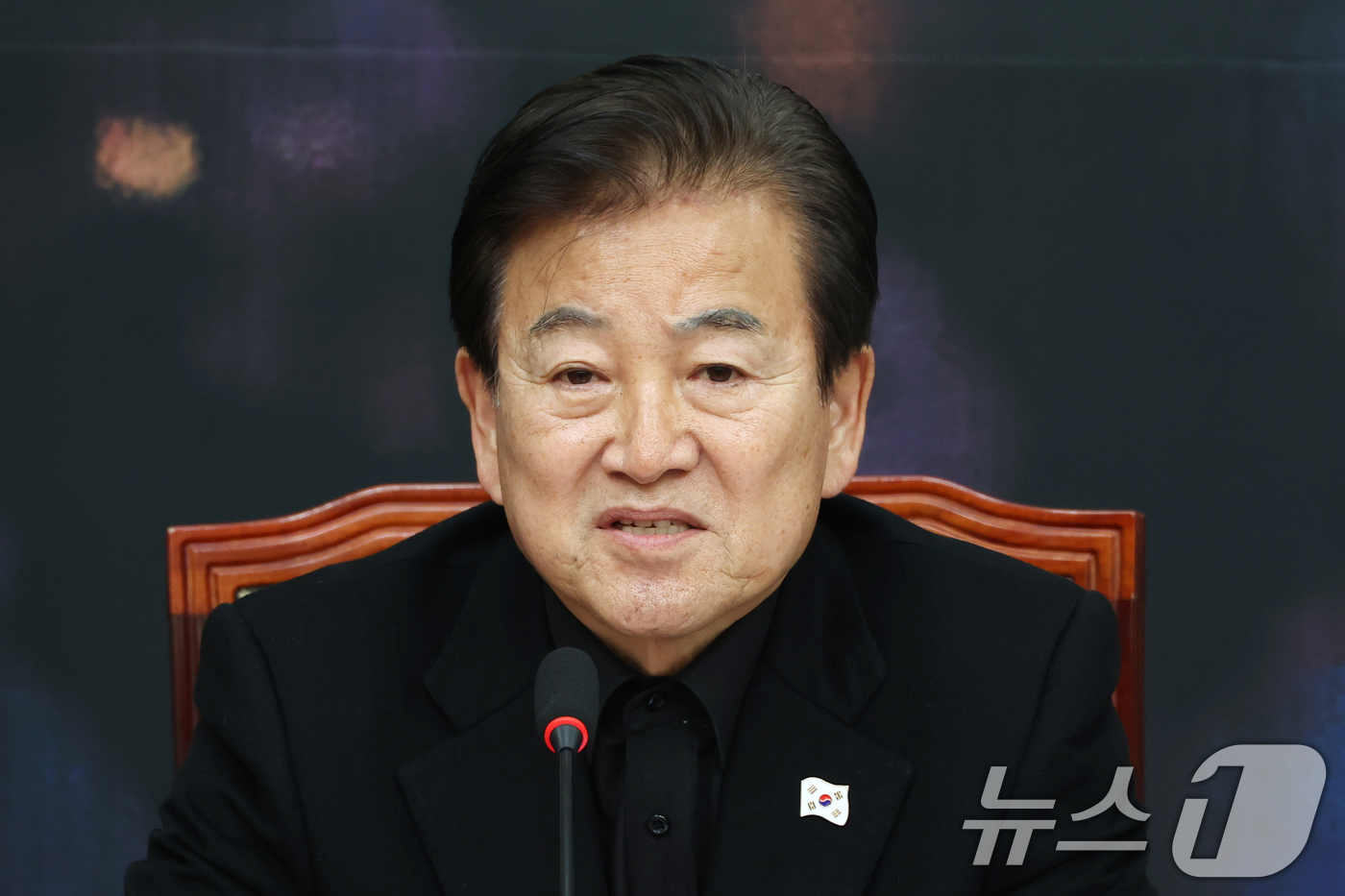 (서울=뉴스1) 이광호 기자 = 12일 오전 서울 여의도 국회에서 열린 더불어민주당 내란특위 외환유치죄 진상조사단 기자간담회에서 단장인 정동영 의원이 발언하고 있다. 2025.1. …