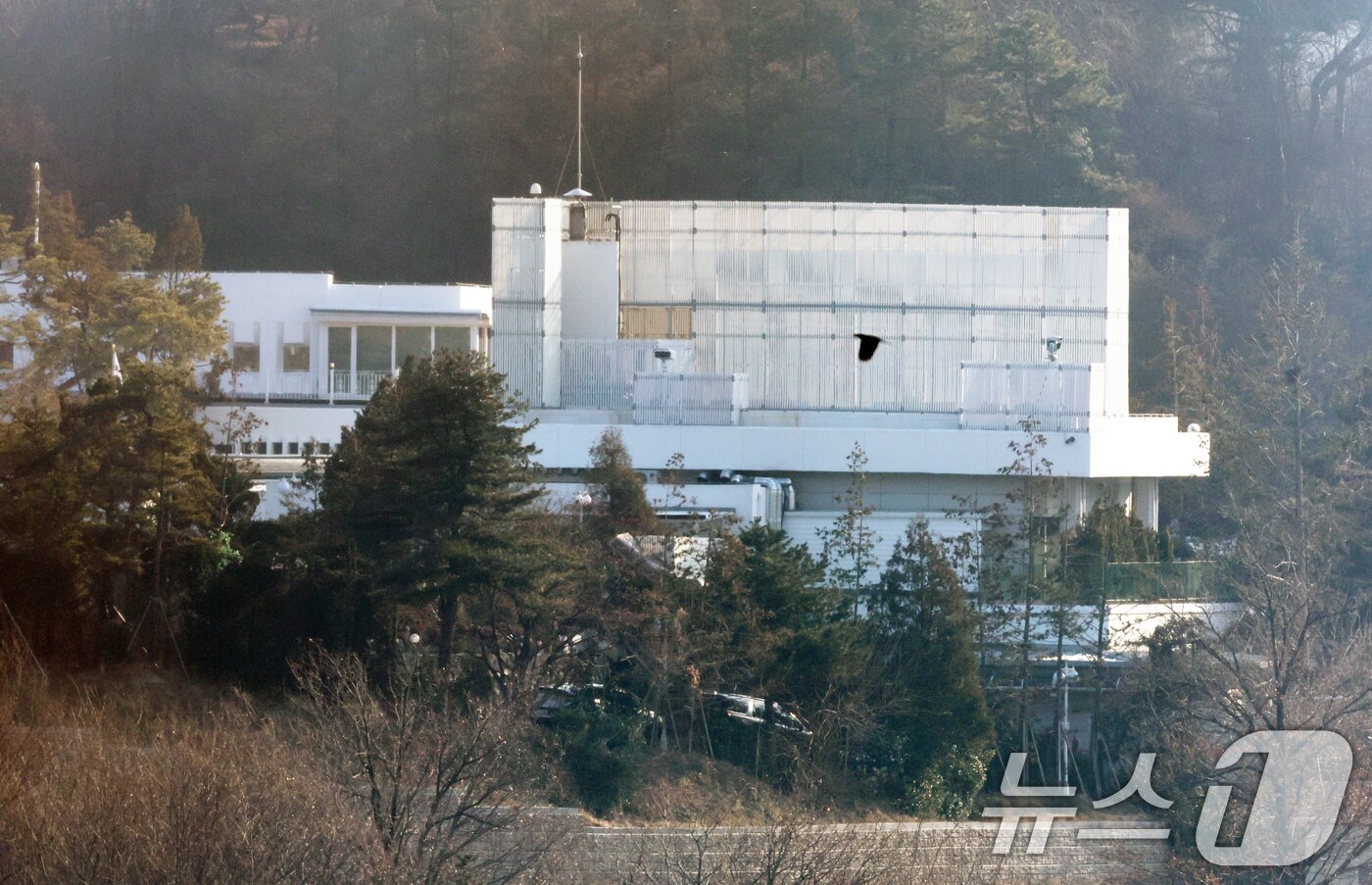 고위공직자범죄수사처와 경찰의 윤석열 대통령 2차 체포영장 집행 시도가 임박한 가운데 12일 서울 용산구 한남동 대통령 관저가 적막감에 휩싸여 있다. 2025.1.12/뉴스1 ⓒ News1 송원영 기자