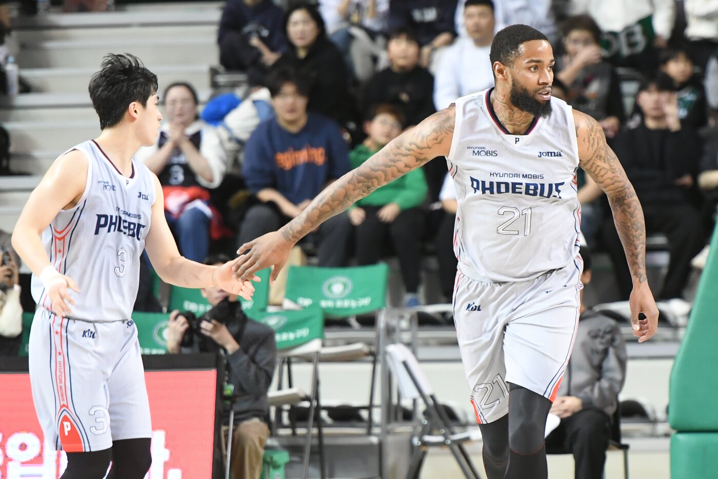 본문 이미지 - 울산 현대모비스가 12일 열린 원주 DB와 2024-25 프로농구 원정 경기에서 25점 차 대승을 거뒀다. &#40;KBL 제공&#41;