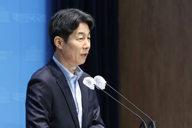 '허위 인턴 등록' 윤건영 의원 벌금 500만원 확정…의원직은 유지
