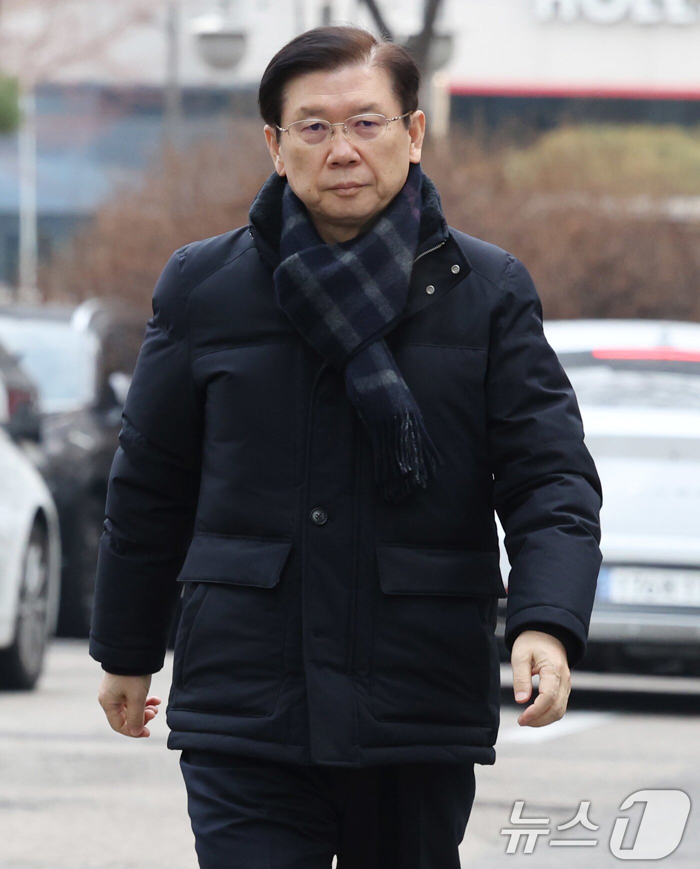 본문 이미지 - 윤석열 대통령 체포 저지를 주도한 박종준 전 대통령 경호처장이 13일 오전 서울 서대문구 경찰청 국가수사본부에서 조사를 받기 위해 출석하고 있다. &#40;공동취재&#41; 2025.1.13/뉴스1 ⓒ News1 황기선 기자