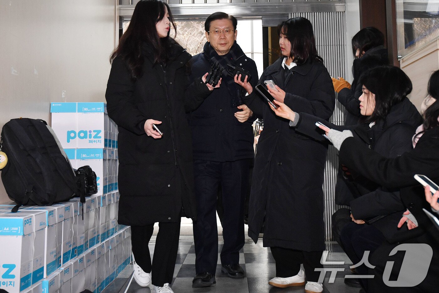 본문 이미지 - 윤석열 대통령 체포 저지를 주도한 박종준 전 대통령 경호처장이 13일 오전 서울 서대문구 경찰청 국가수사본부에서 조사를 받기 위해 출석하고 있다. &#40;공동취재&#41; 2025.1.13/뉴스1 ⓒ News1 황기선 기자