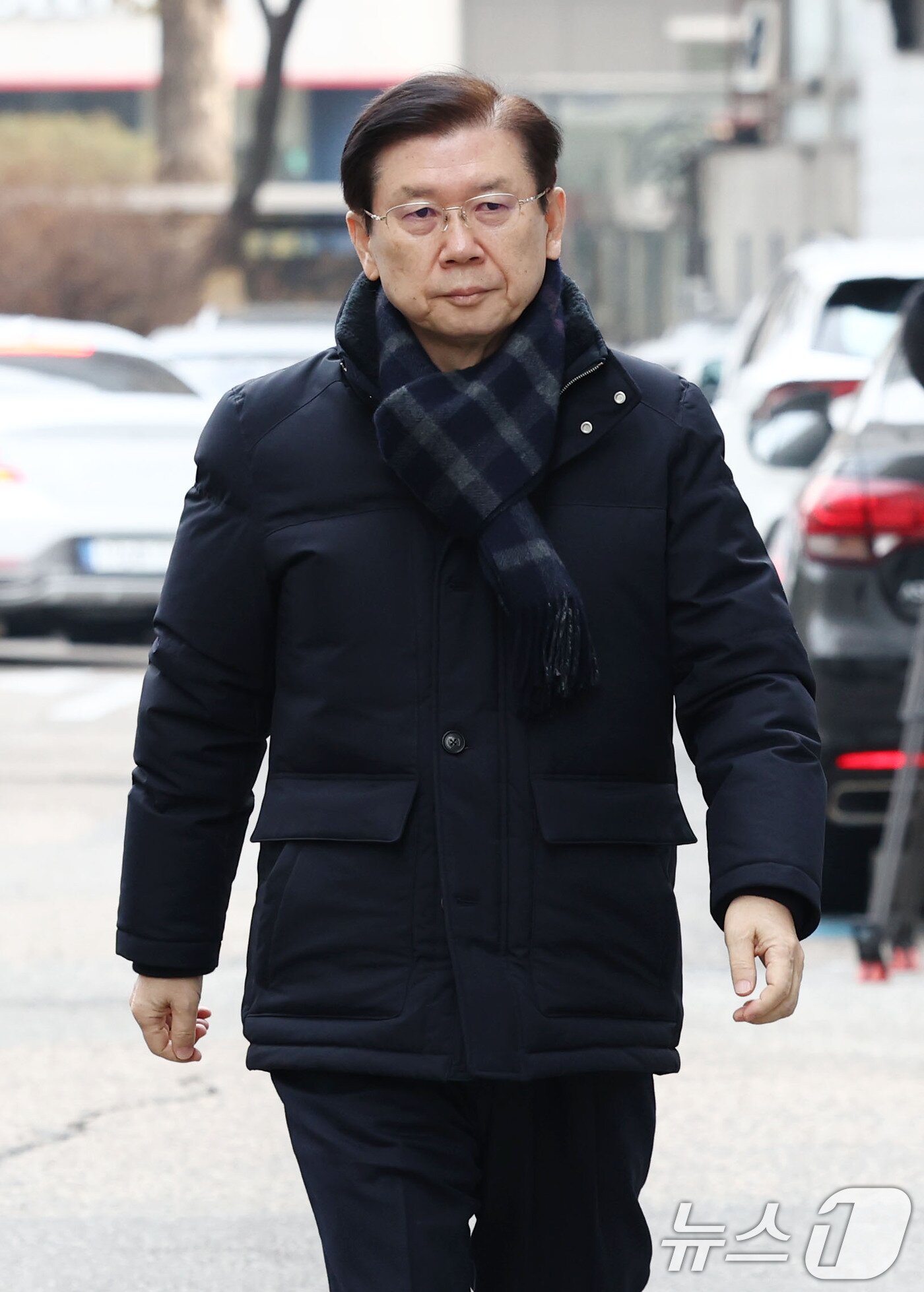 본문 이미지 - 윤석열 대통령 체포 저지를 주도한 박종준 전 대통령 경호처장이 13일 오전 서울 서대문구 경찰청 국가수사본부에서 조사를 받기 위해 출석하고 있다. &#40;공동취재&#41; 2025.1.13/뉴스1 ⓒ News1 황기선 기자