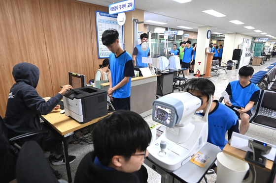 군사학 교수 "청년층 줄어 소아마비 앓았어도 입대…병역특례 개편 필요"