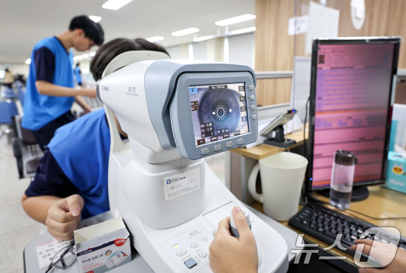 본문 이미지 - 2025년도 첫 병역판정검사가 시작된 13일 오전 경기 수원시 팔달구 경인지방병무청에서 입영대상자들이 신체검사를 받고 있다. (공동취재) 2025.1.13/뉴스1 ⓒ News1 김영운 기자