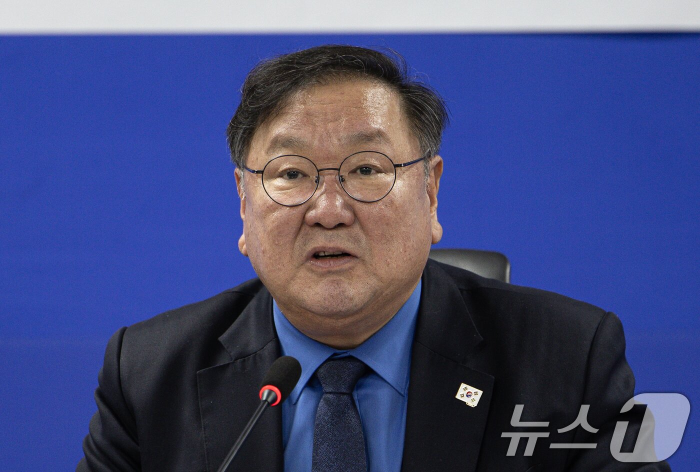 본문 이미지 - 김태년 더불어민주당 의원이 13일 오후 서울 여의도 국회 의원회관에서 열린 트럼프 2.0 시대의 통상·산업정책 연속 경청 간담회를 주재하고 있다. 2025.1.13 ⓒ 뉴스1 이재명 기자