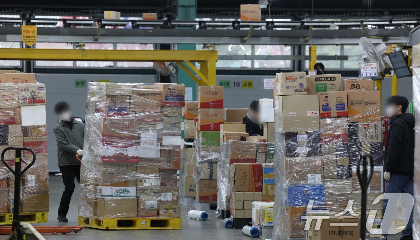 본문 이미지 - &#40;사진은 기사 내용과 무관함&#41; 경기 수원시 수원우편집중국. 2025.1.13/뉴스1 ⓒ News1 김영운 기자