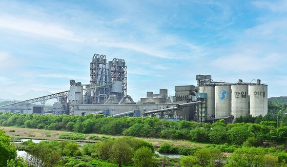 본문 이미지 -  한일현대시멘트 강원 영월 공장 전경(한일현대시멘트 제공)    