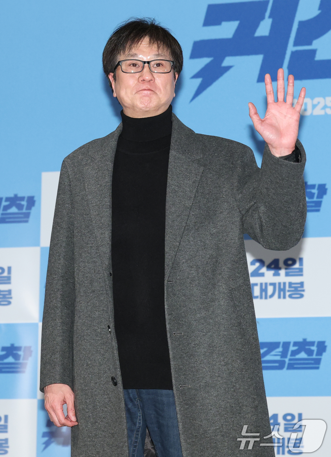 (서울=뉴스1) 권현진 기자 = 김영준 감독이 13일 서울 용산구 CGV용산아이파크몰에서 열린 영화 '귀신경찰' 언론시사회에 참석해 포즈를 취하고 있다.'귀신경찰'은 돈벼락 한 번 …