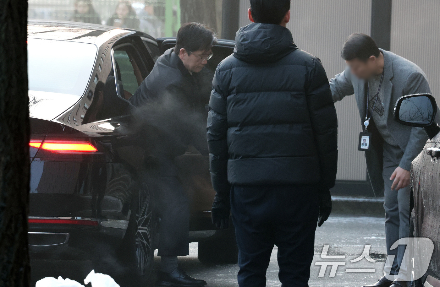 (과천=뉴스1) 임세영 기자 = 오동운 공수처장이 14일 오전 경기 과천시 정부과천청사 고위공직자범죄수사처(공수처)로 출근하고 있다. 2025.1.14/뉴스1