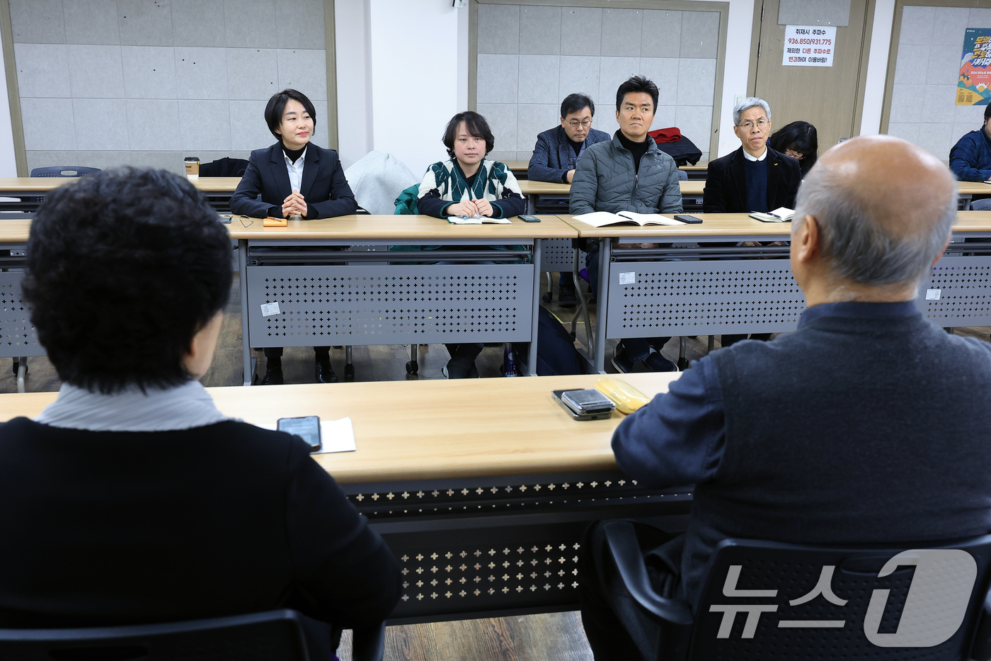 (서울=뉴스1) 박정호 기자 = 윤석열 즉각 퇴진·사회대개혁 비상행동 박석운 공동대표 등이 14일 오전 서울 중구 정동 전국민주노동조합총연맹에서 김재연 진보당 상임대표와 이상현 녹 …