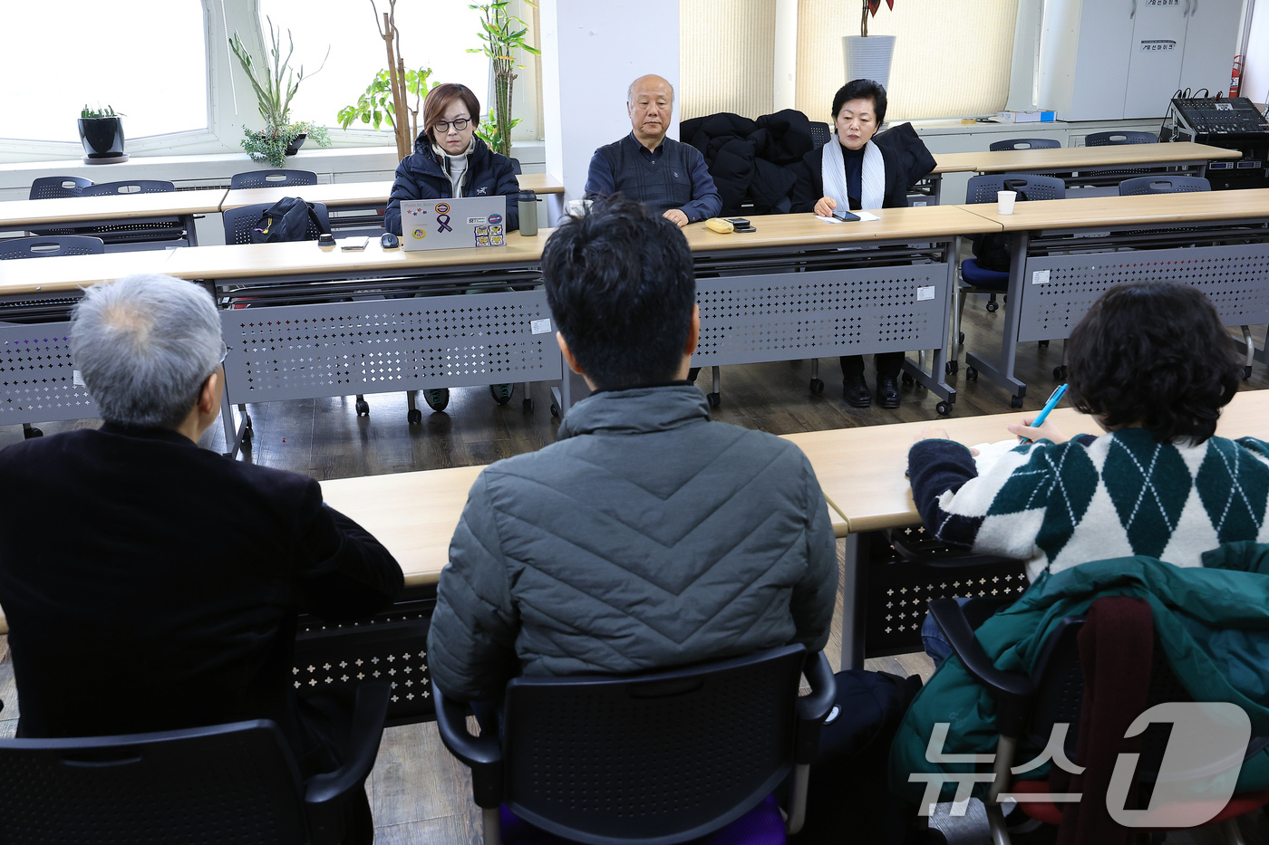 (서울=뉴스1) 박정호 기자 = 윤석열 즉각 퇴진·사회대개혁 비상행동 박석운 공동대표 등이 14일 오전 서울 중구 정동 전국민주노동조합총연맹에서 김재연 진보당 상임대표와 이상현 녹 …