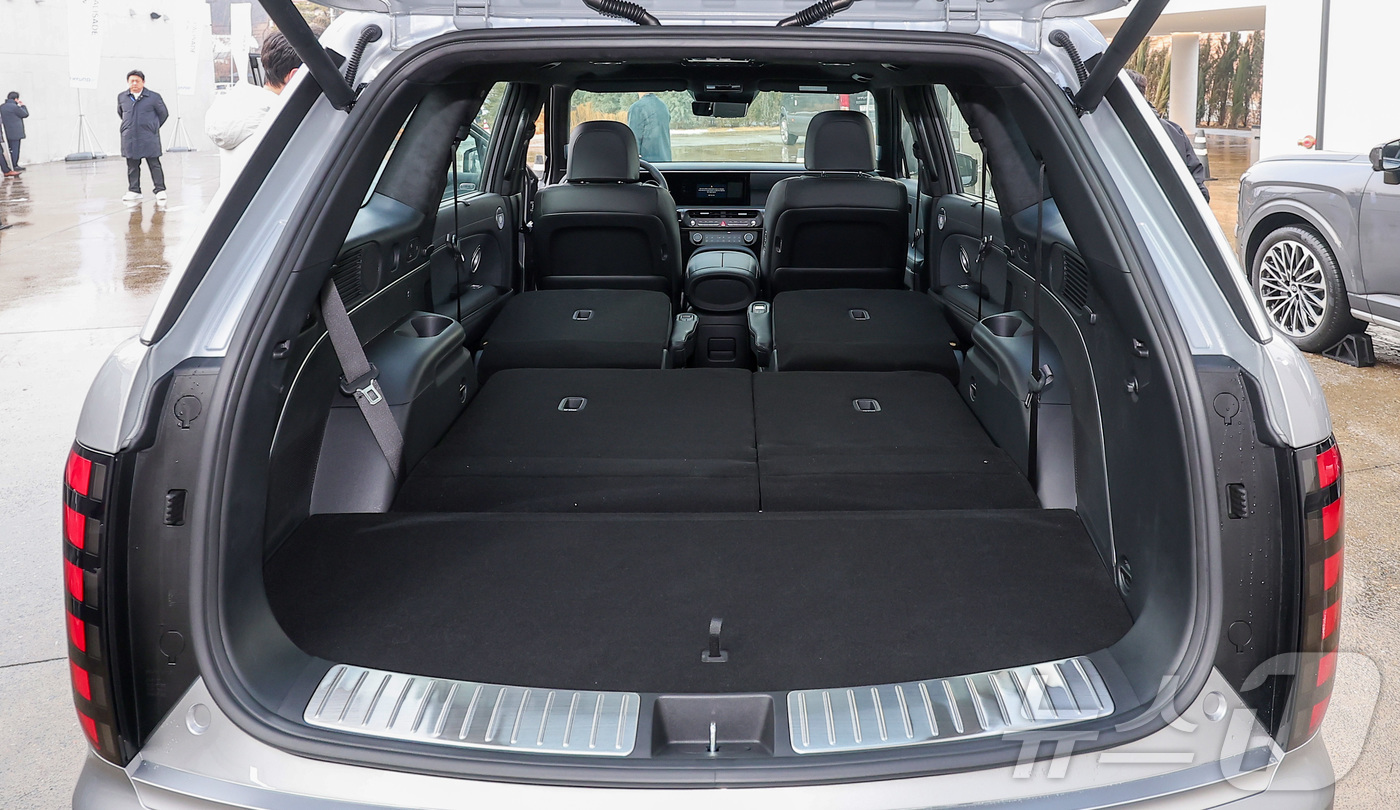 (성남=뉴스1) 김성진 기자 = 현대자동차가 지난 14일 경기도 성남시 메종 디탈리에서 대형 SUV '디 올 뉴 팰리세이드' 신차를 공개했다.2018년 첫 출시 이후 6년 만에 선 …