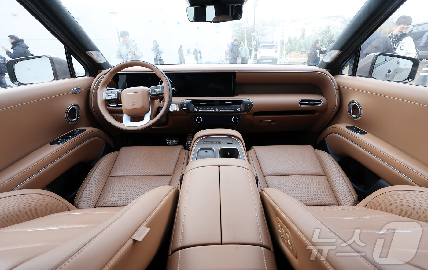 (성남=뉴스1) 김성진 기자 = 현대자동차가 지난 14일 경기도 성남시 메종 디탈리에서 대형 SUV '디 올 뉴 팰리세이드' 신차를 공개했다.2018년 첫 출시 이후 6년 만에 선 …