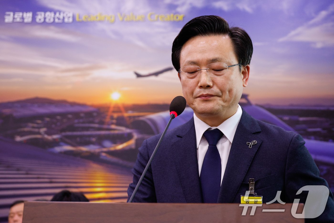 본문 이미지 - 김이배 제주항공 대표가 14일 서울 여의도 국회에서 열린 국토교통위원회 전체회의에 출석해 12·29 여객기 참사 관련 현안 질의를 듣고 있다. 2025.1.14/뉴스1 ⓒ News1 안은나 기자