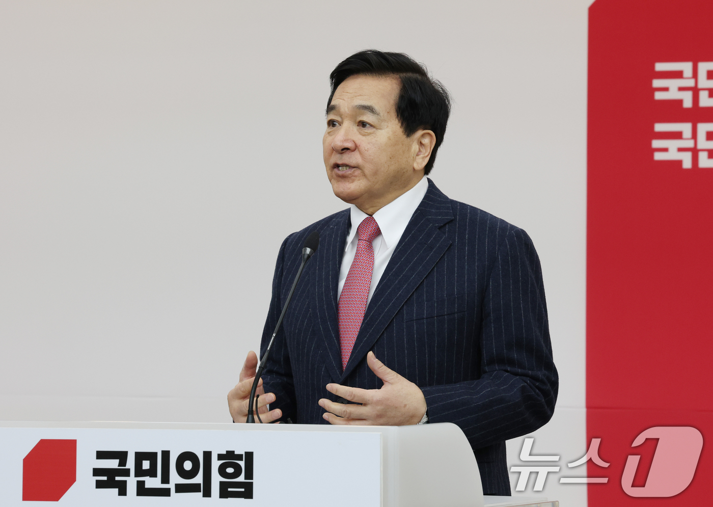 (수원=뉴스1) 김영운 기자 = 심재철 국민의힘 경기도당위원장이 14일 오전 경기 수원시 장안구 국민의힘 경기도당에서 열린 '2025 경기도당 신년 인사회'에서 인사말을 하고 있다 …