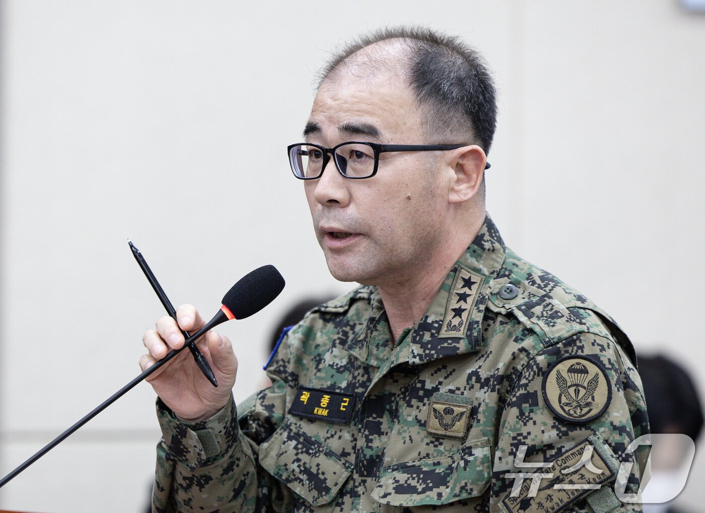 본문 이미지 - 곽종근 전 특수전사령관이 14일 오전 서울 여의도 국회에서 열린 윤석열 정부의 비상계엄 선포를 통한 내란 혐의 진상규명 국정조사특별위원회에서 의원 질의에 답하고 있다. 2025.1.14/뉴스1 ⓒ News1 이재명 기자