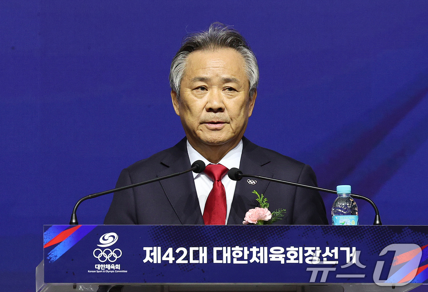 (서울=뉴스1) 장수영 기자 = 14일 오후 서울 송파구 올림픽공원 올림픽홀에서 열린 제42대 대한체육회장선거에 앞서 이기흥 후보가 정견발표를 하고 있다. 2025.1.14/뉴스1 …