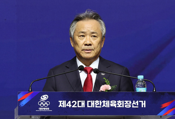 "폭행·성범죄 지도자 222명 활동…이기흥, 체육회 전횡"(종합)