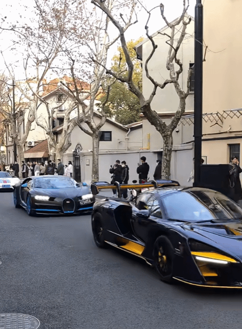 본문 이미지 - 상하이 우캉루를 지나는 럭셔리카들. (영상 출처= 샤오훙슈)