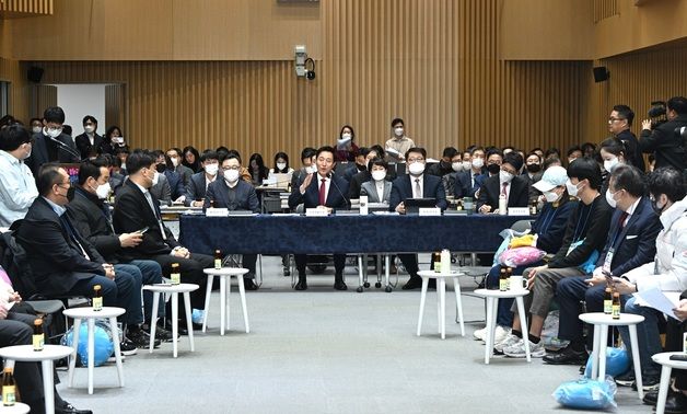 "규제 풀어주세요" 쏟아지는 제안에 3시간동안 꼼짝 못한 오세훈