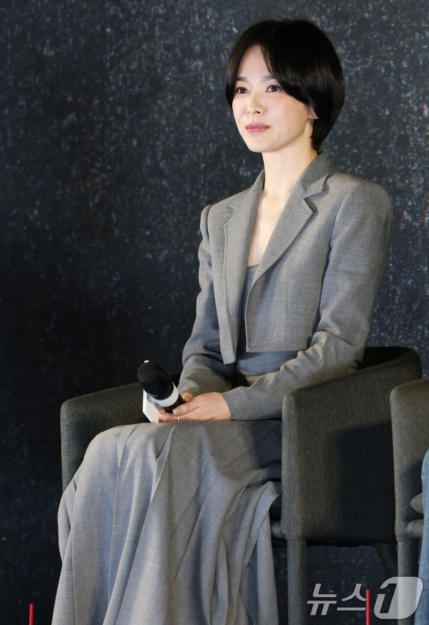 (서울=뉴스1) 권현진 기자 = 배우 송혜교가 14일 서울 송파구 롯데시네마 월드타워점에서 열린 영화 '검은 수녀들'(감독 권혁재) 쇼케이스에서 매력을 발산하고 있다.'검은 수녀들 …