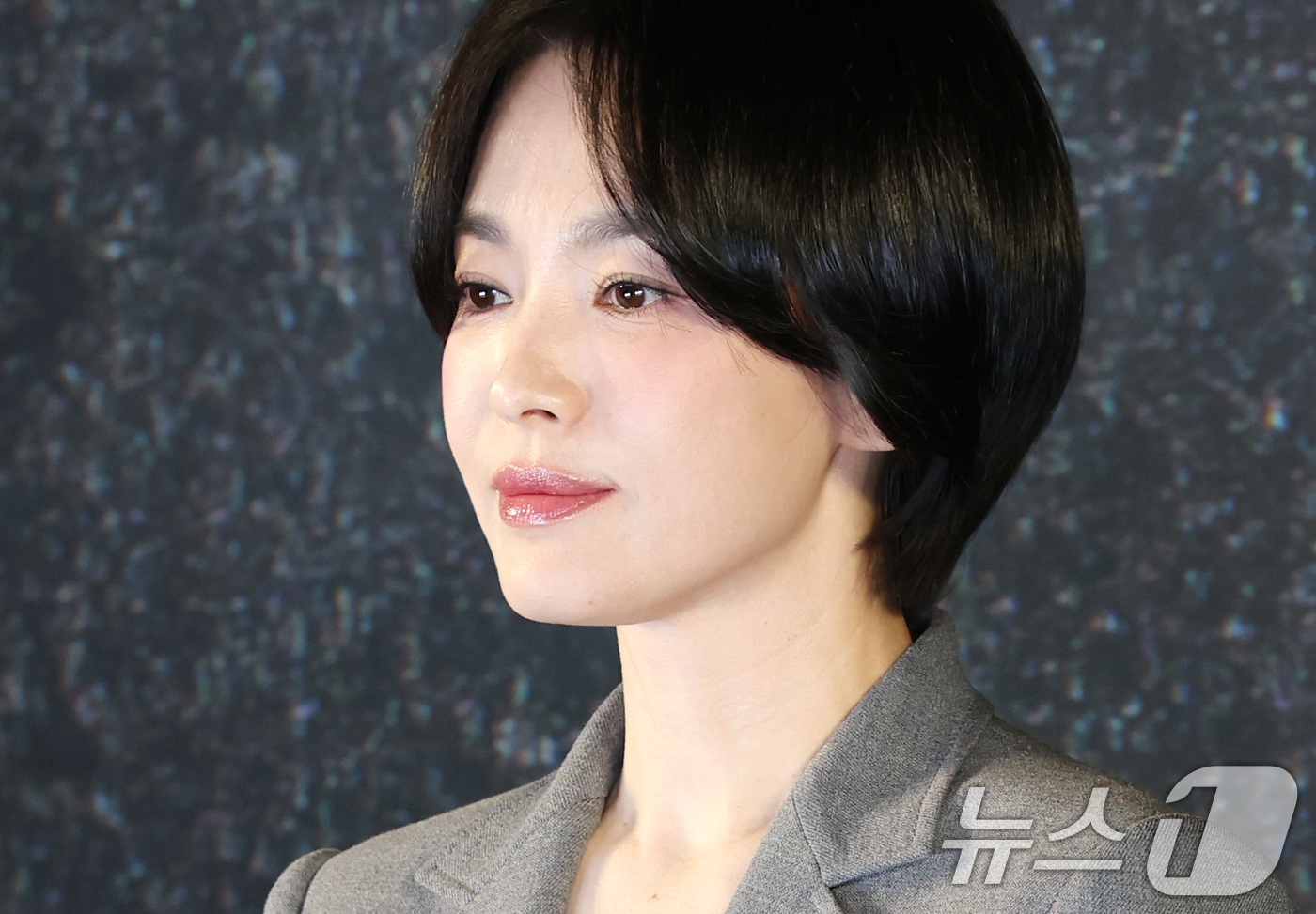 (서울=뉴스1) 권현진 기자 = 배우 송혜교가 14일 서울 송파구 롯데시네마 월드타워점에서 열린 영화 '검은 수녀들'(감독 권혁재) 쇼케이스에서 매력을 발산하고 있다.'검은 수녀들 …