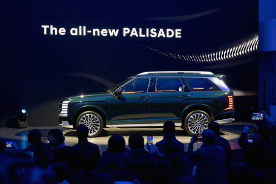 매출 300조 시대 연 현대차·기아…美 관세 뚫고 '미래' 투자 속도