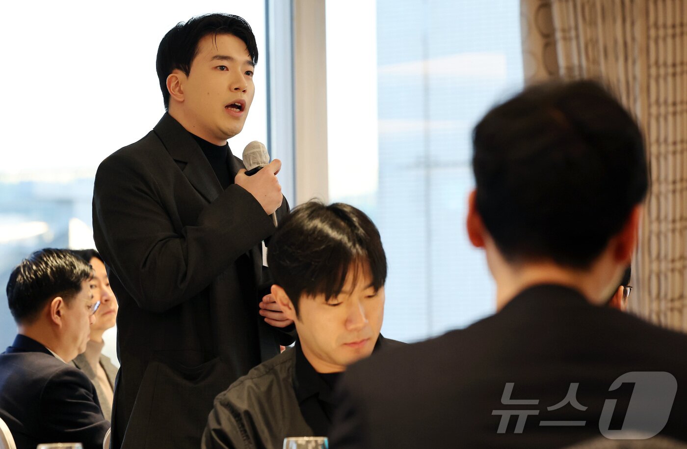 본문 이미지 - 김남웅 포필러스 대표가 지난 1월 15일 오전 서울 중구 롯데호텔에서 열린 제7회 뉴스1 블록체인 리더스클럽에서 자유 발표를 하고 있다. 2025.1.15/뉴스1 ⓒ News1 이동해 기자