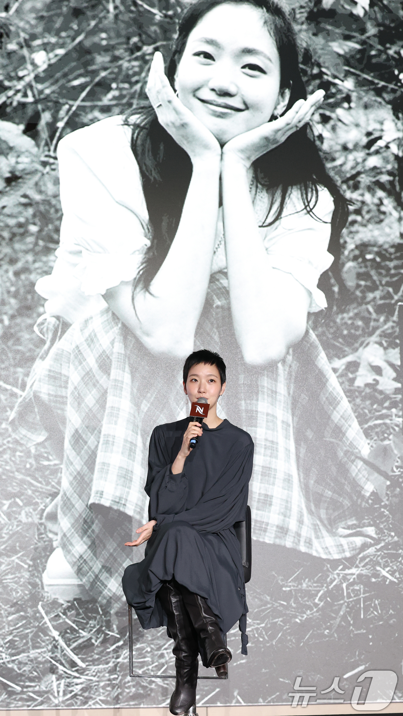 (서울=뉴스1) 권현진 기자 = 배우 김고은이 15일 오전 서울 영등포구 여의도 페어몬트 앰배서더 서울에서 열린 프리미엄 커피 브랜드 네스프레소의 신규 캠페인 론칭 행사에서 인사말 …