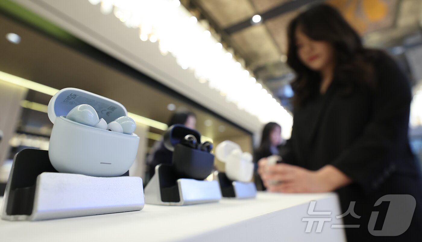 본문 이미지 - 샤오미 레드미 버즈6 라이트 2025.1.15/뉴스1 ⓒ News1 김도우 기자