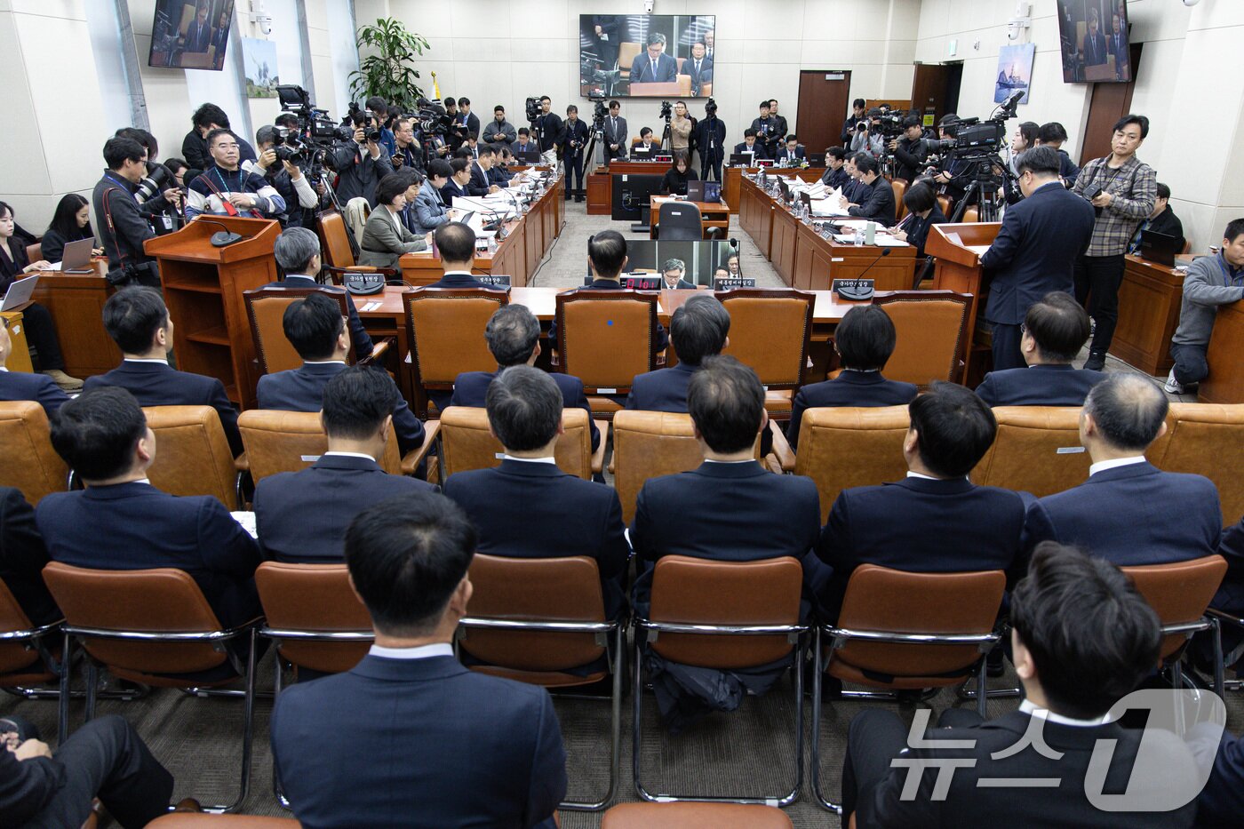 본문 이미지 - 15일 오전 서울 여의도 국회에서 윤석열 정부의 비상계엄 선포를 통한 내란 혐의 진상규명 국정조사특별위원회가 열리고 있다. 2025.1.15/뉴스1 ⓒ News1 이재명 기자