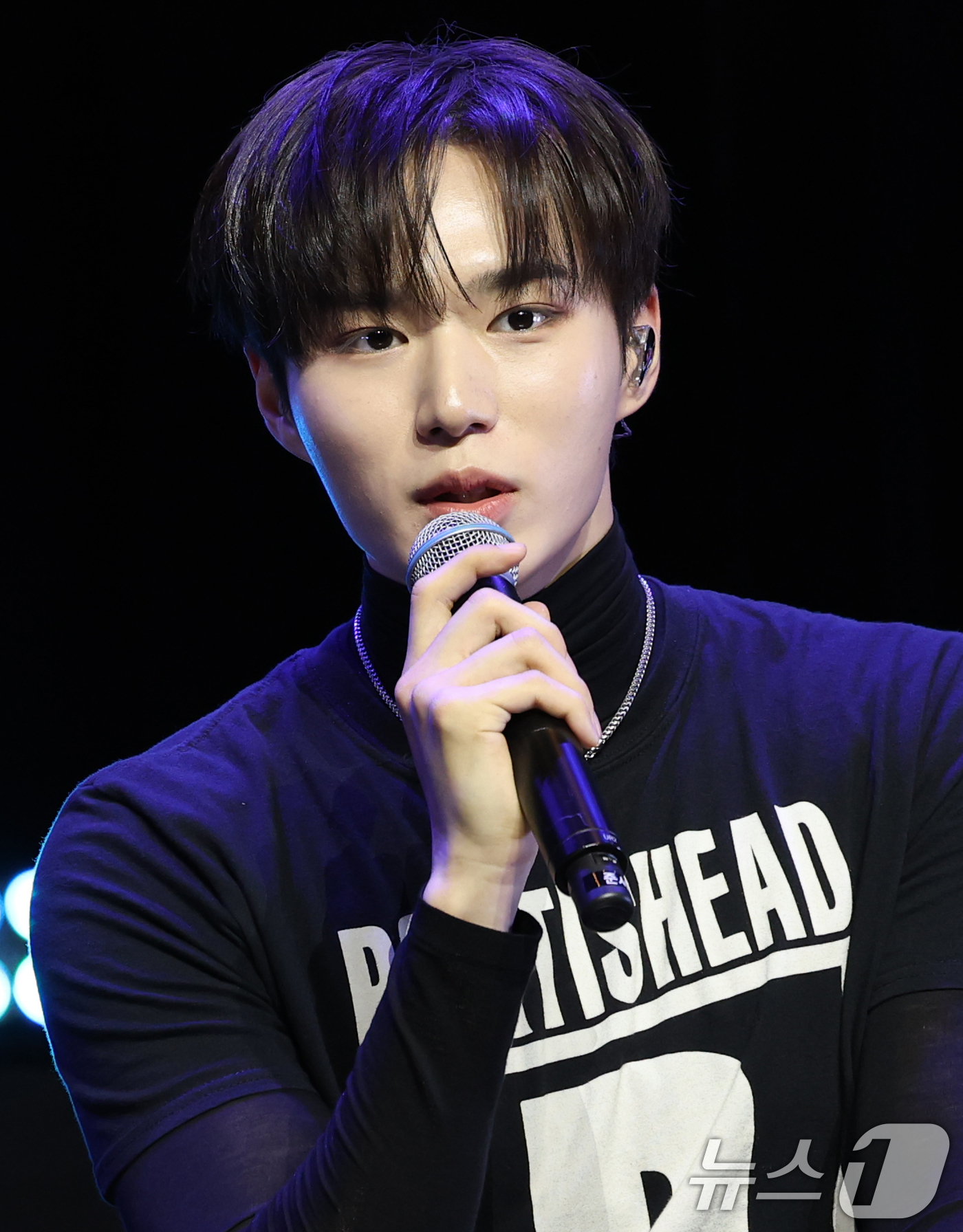 (서울=뉴스1) 권현진 기자 = 위아이 김준서가 15일 서울 서대문구 예스24 원더로크홀에서 가진 그룹 위아이(WEi)의 미니 7집 'The Feelings(더 필링스)' 발매 쇼 …