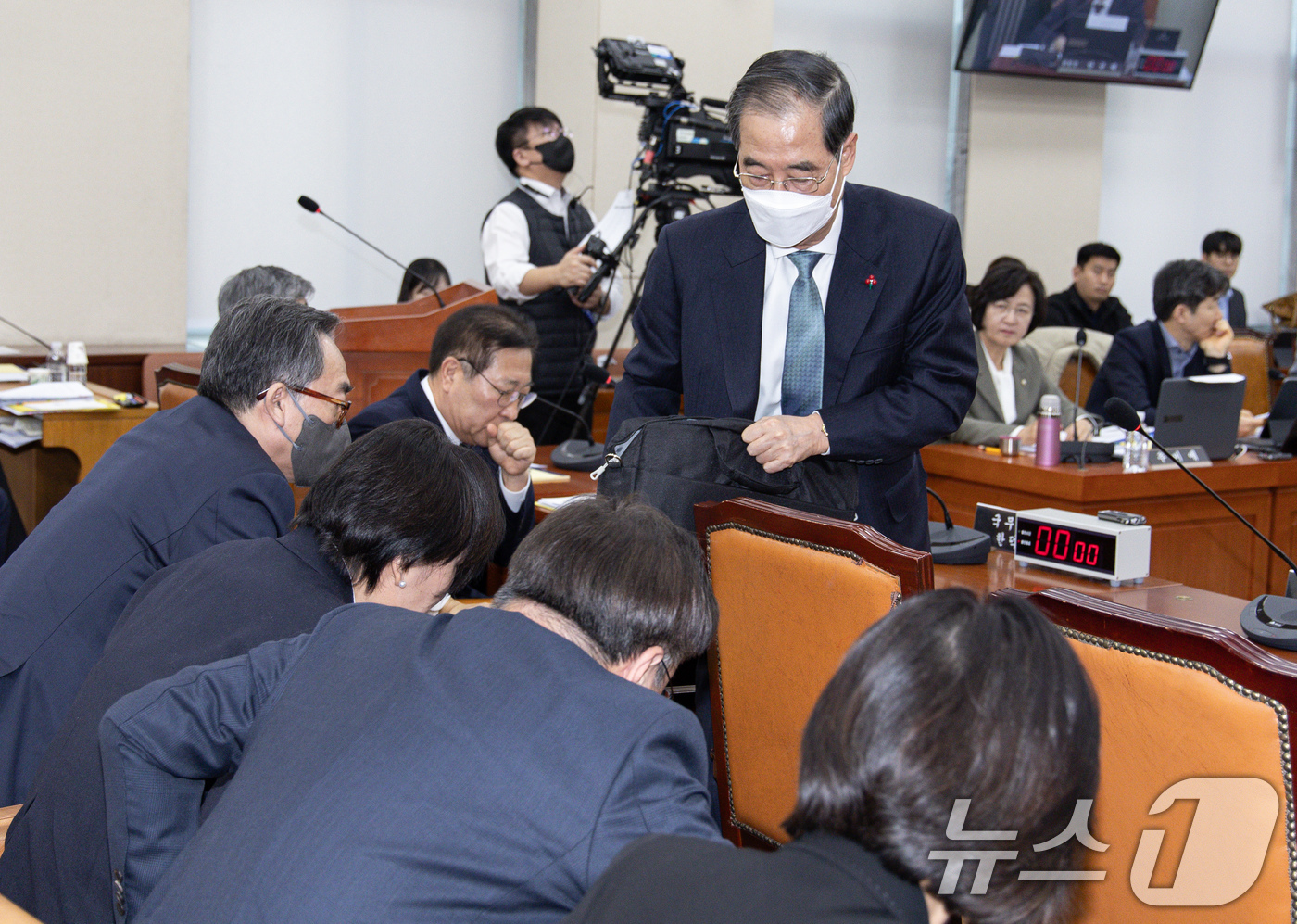(서울=뉴스1) 이재명 기자 = 한덕수 국무총리가 15일 오후 서울 여의도 국회에서 열린 윤석열 정부의 비상계엄 선포를 통한 내란 혐의 진상규명 국정조사특별위원회 제4차 전체회의에 …