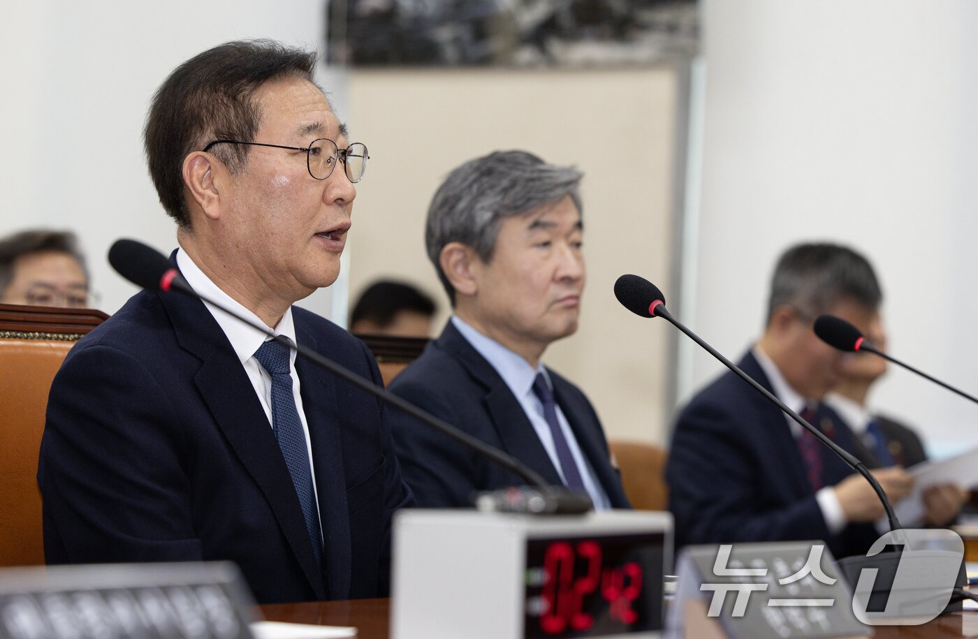 본문 이미지 - 박성재 법무부 장관이 15일 오후 서울 여의도 국회에서 열린 윤석열 정부의 비상계엄 선포를 통한 내란 혐의 진상규명 국정조사특별위원회 제4차 전체회의에서 의원 질의에 답변하고 있다. 2025.1.15/뉴스1 ⓒ News1 이재명 기자
