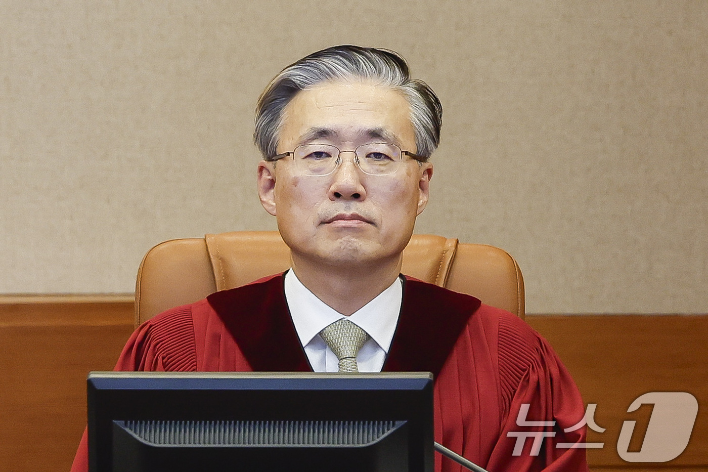 (서울=뉴스1) 황기선 기자 = 김형두 헌법재판관이 16일 서울 종로구 헌법재판소 대심판정에서 열린 윤석열 대통령 탄핵심판 2회 변론기일에 자리해 있다. (공동취재) 2025.1. …