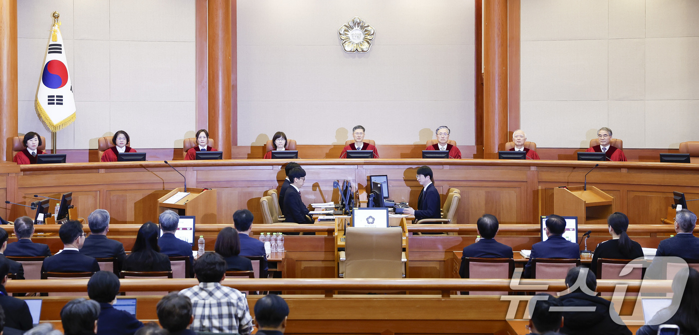 (서울=뉴스1) 황기선 기자 = 16일 서울 종로구 헌법재판소 대심판정에서 열린 윤석열 대통령 탄핵심판 2회 변론기일이 열리고 있다.  (공동취재) 2025.1.16/뉴스1