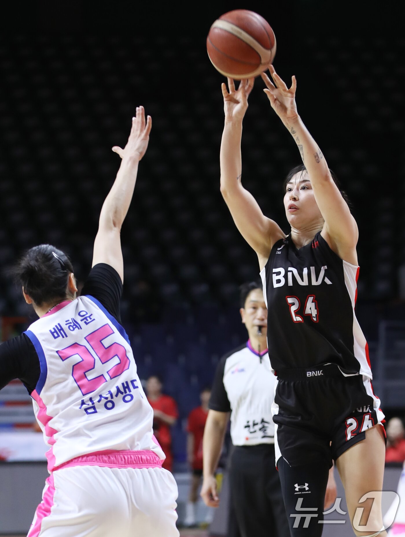 본문 이미지 - 슛 던지는 BNK 김소니아 2025.1.16/뉴스1 ⓒ News1 윤일지 기자