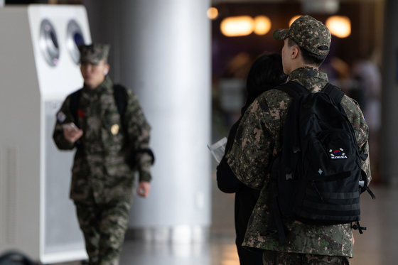 하나銀, 장병내일준비적금 금리 0.6%p 인상…軍心 잡기 차별화 나섰다