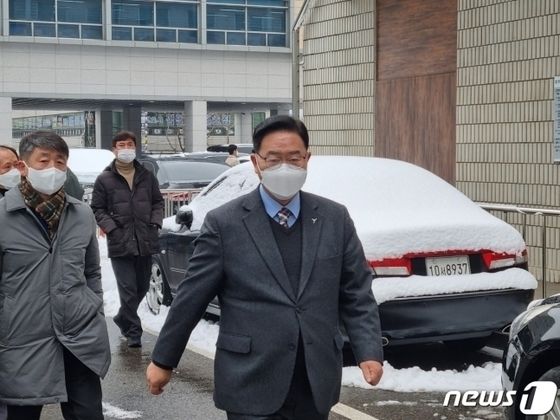 '시의원들에 돈봉투' 강수현 양주시장…첫 재판서 "의례적 행위"