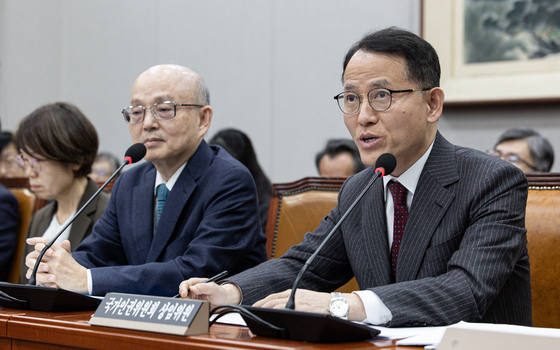 국감서 '면접위원 정보 출처' 증언 거부 이충상 前인권위원, 1심 벌금형