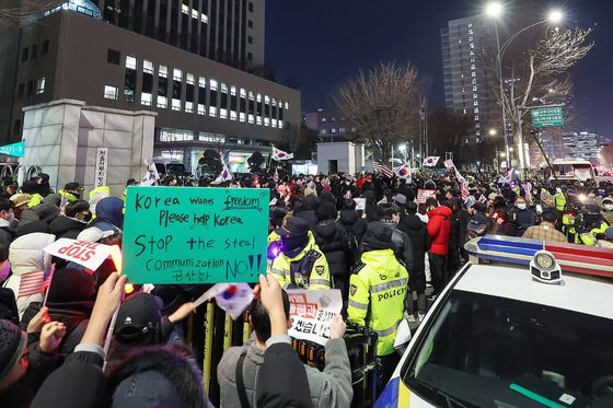 윤 측 "중앙지법 아니면 안 간다" 영장심사 불출석 예고