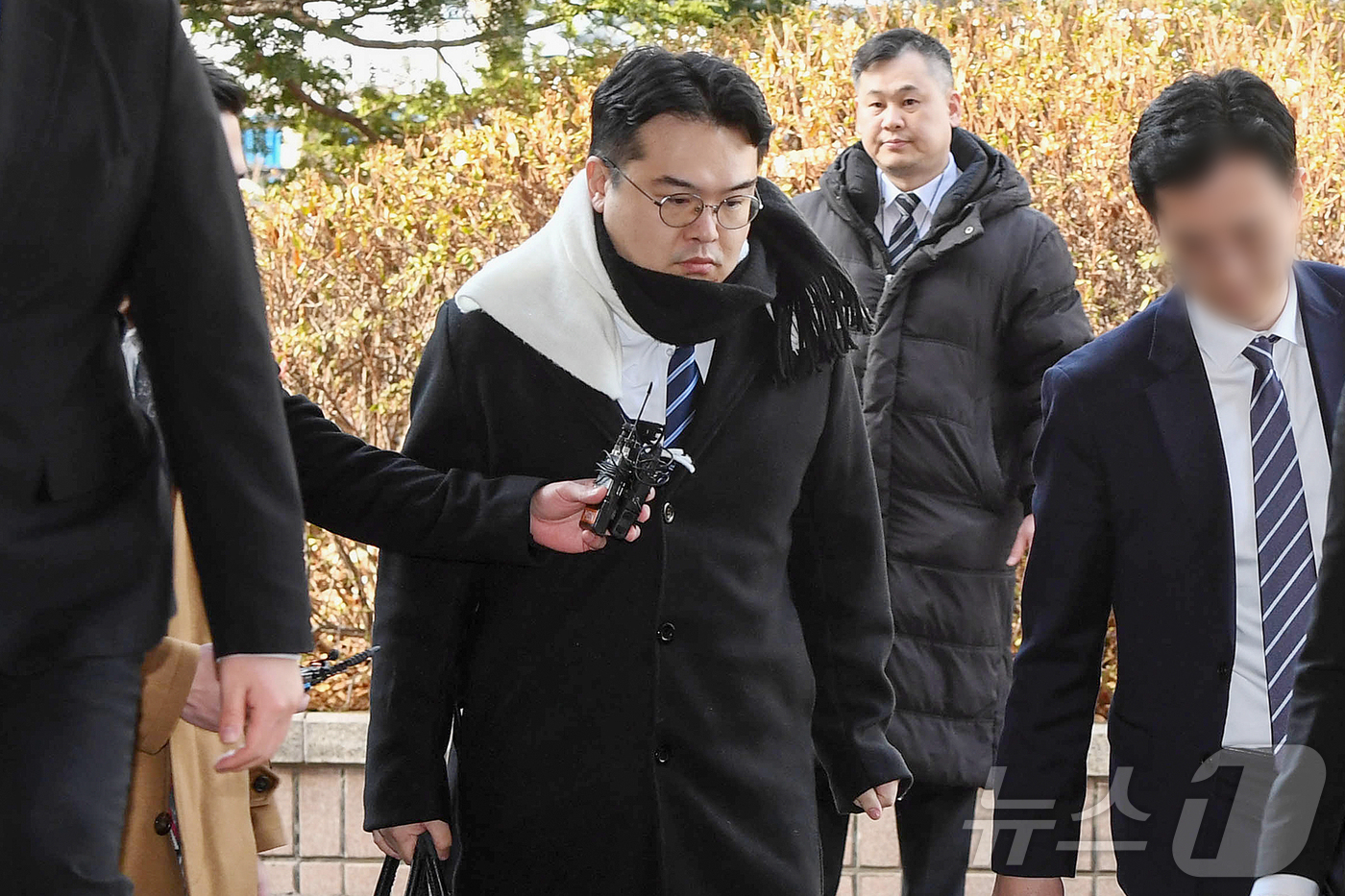 (서울=뉴스1) 민경석 기자 = 내란 우두머리 혐의로 체포된 윤석열 대통령에 대한 영장실질심사가 열리는 18일 오후 서울 마포구 서울서부지방법원에 차정현 고위공직자범죄수사처(공수처 …