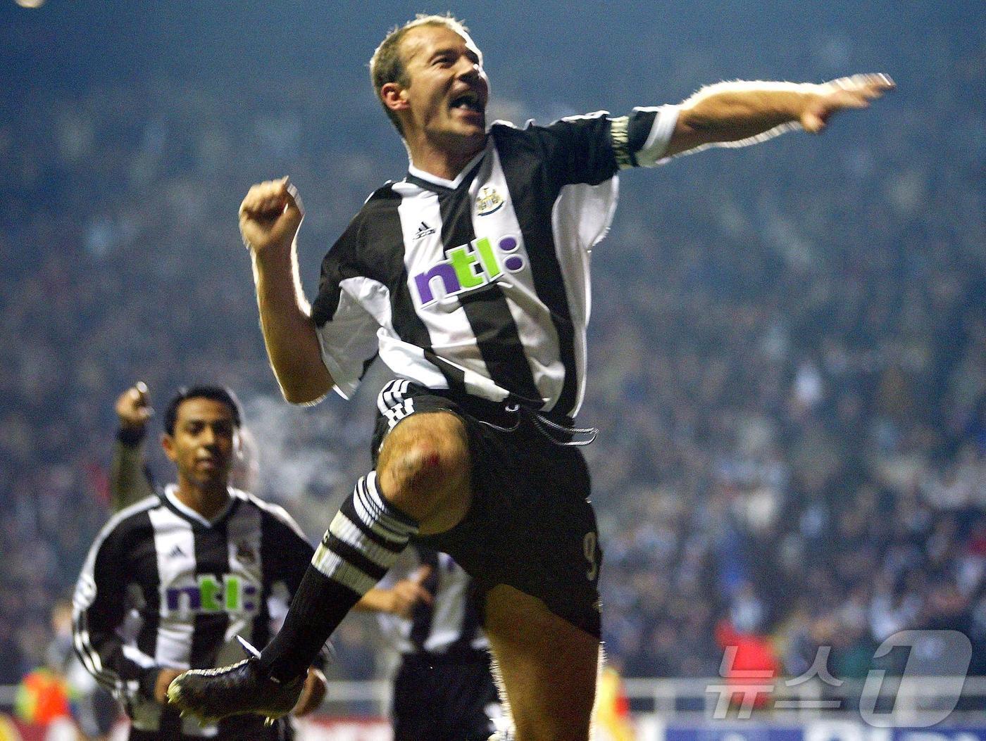 본문 이미지 - 앨런 시어러는 EPL 통산 260골을 넣어 리그 최다 득점 기록을 보유하고 있다. ⓒ AFP=뉴스1