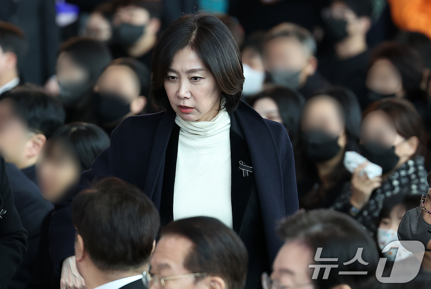 (무안=뉴스1) 김진환 기자 = 허은아 개혁신당 대표가 18일 오전 전남 무안국제공항에서 열린 12·29 제주항공 여객기 참사 희생자 합동 추모식에 참석하고 있다. 2025.1.1 …