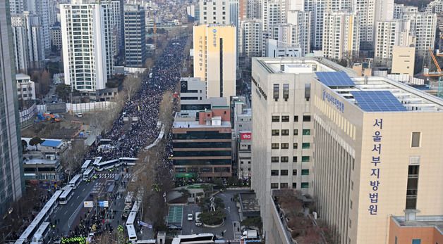 '서부지법 앞은 지금'