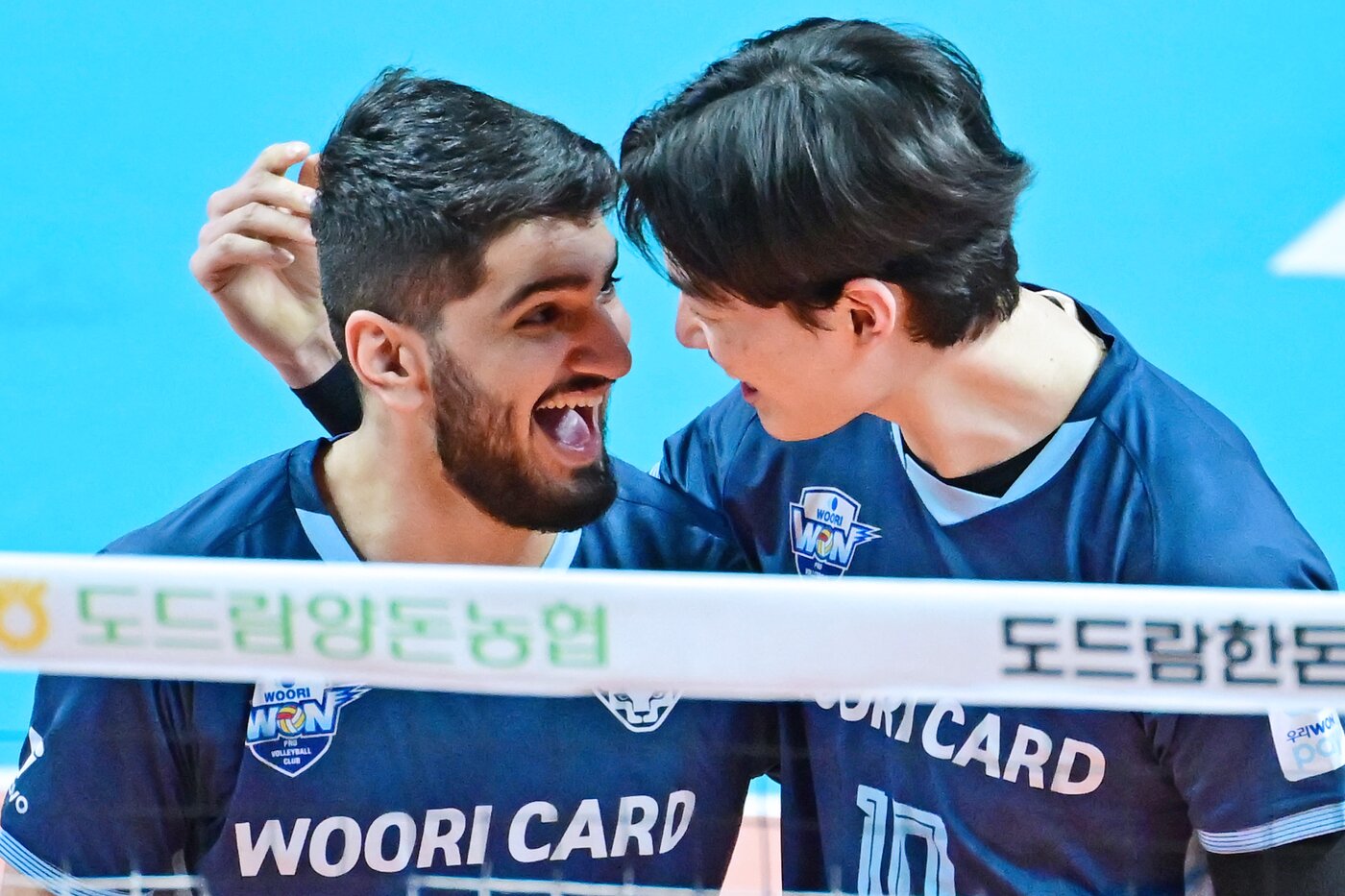 본문 이미지 - 우리카드의 알리&#40;왼쪽&#41;와 박준혁. &#40;KOVO 제공&#41;