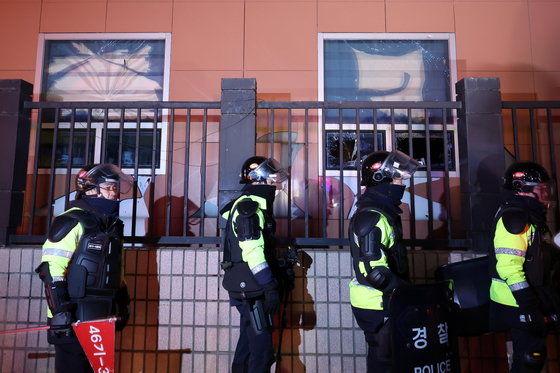 尹구속에 '서부지법 난동'…최초 기소 37명 오늘 2심 선고