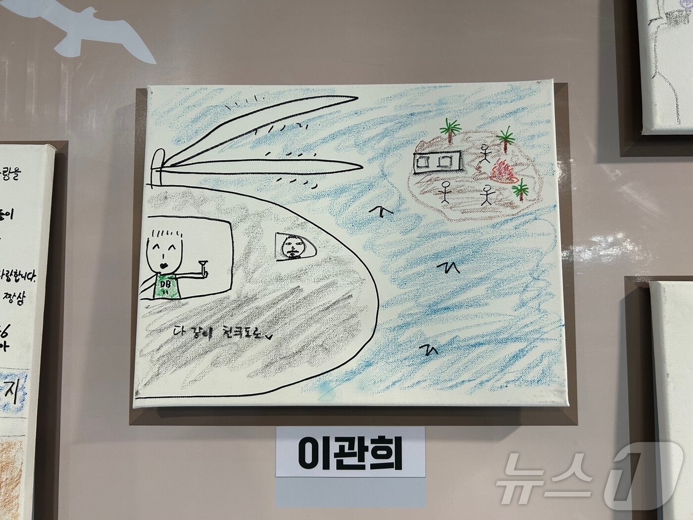 본문 이미지 -  19일 2024-25 KCC 프로농구 올스타전이 열리는 부산 사직체육관 내에 비치된 이관희의 그림. 2025.1.19/뉴스1 ⓒ News1 문대현 기자 